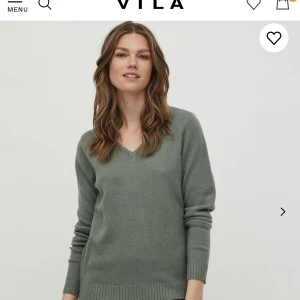 Stickad tröja - En fin grön stickad tröja från Vila. Inga defekter alls, som nytt skick. Storlek S men passar även Xs och M beroende på hur man vill att den sitter. Skriv privat för frågor💗