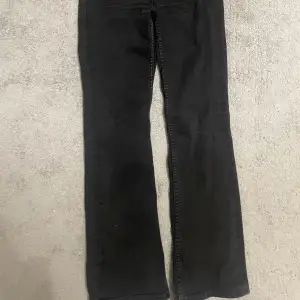 Xs svarta bootcut jeans