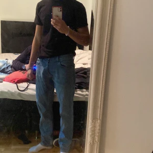 Prada jeans - Prada jeans i storlek 33. Skick 10/10. Passform är regular fit. Är 182