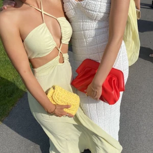 Ljusgrön balklänning - Superfin och skön balklänning från ASOS! Den är i linnetyg & endast använd en gång på balen (testad innan oxå)! ✨✨✨💛💛💛 Skriv så kommer vi överens om ett pris😽