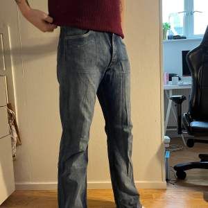 Vintage levis jeans med en snygg tvätt!  Passar 32/34