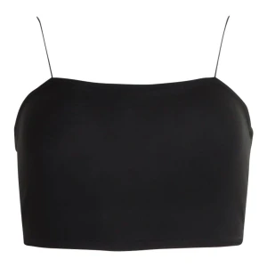 Toppar med pyjamas byxa - Den är ganska ny och är 163cm toppen är ganska korta eller iallafall den svarta