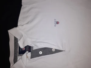 GANT pike - L - Säljer min GANT piketröja. Storlek L. Pris 199kr. Nypris runt 499kr. Kan mötas och frakta. Toppskick. 