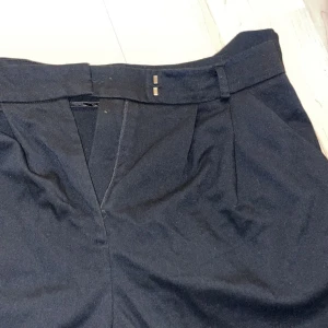 Kostym byxor från Hm  - Kostym byxor från hm i storlek 42, svarta.