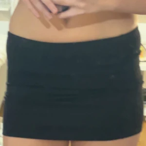 Low waist Kjol  - Gulig kjol får tyvär ingen användning av dem 💕
