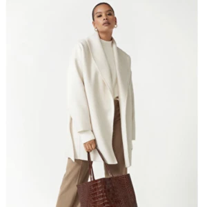 Kappa från & other stories - Helt oanvänd kappa från &other stories. Nypris 1700kr strl xs men passar även s. Pris kan diskuteras vid snabb affär❤️