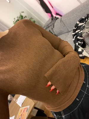 A-DSGN tröja - Långärmad tröja från ADSGN i storlek L (liten i storlek så skulle säga att den är S/M)  Ej kommit till användning, ord pris 499