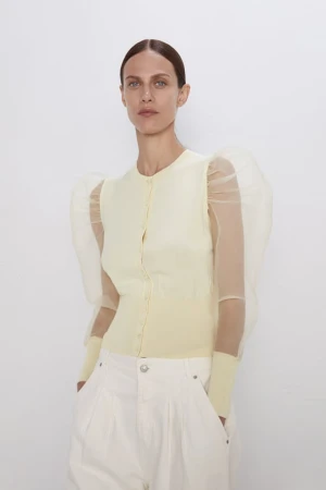 Ljusgul blus med puffärm  - Så söt blus från Zara😍😍💛Nyskick!