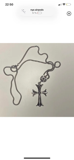 Chrome hearts dupe halsband  - Säljer nu mitt andra chrome hearts dupe halsband, använt 2 ggr. Osäker på materialet men den är tung. Fraktar eller möts upp i tc 