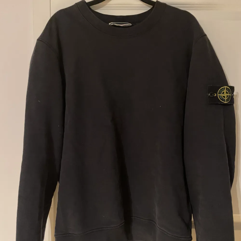 Stone island crewneck i storlek M COND 8/10 Nypris 2200kr Mitt pris 800kr. Tröjor & Koftor.