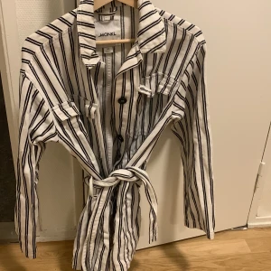 Kappa -  En kappa i storlek xss som också passar till folk som har S och Xs. Använd endast två gånger