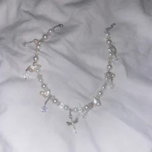 Halsband med pärlor - Använd ett par gånger. Köpt här på plick