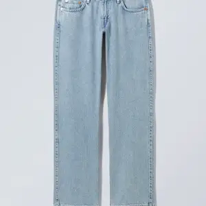 Svinsnygga jeans som tyvärr inte kommer till användning, jeansenr i färgen summerblue!😍 