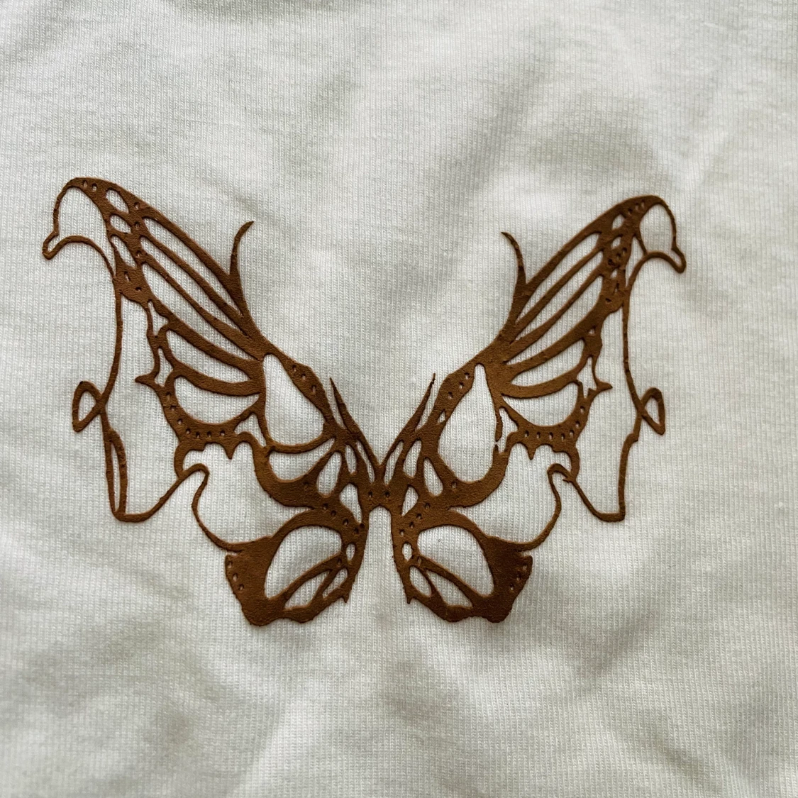 Croppad t-shirt med fjäril - Bershka - 91