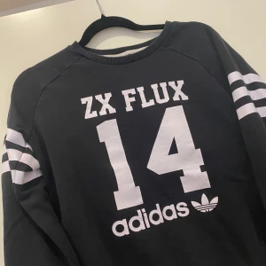 Adidas tröja    - Säljer denna fina adidas tröja för 380kr