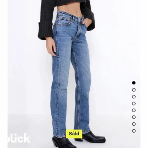Zara jeans  - Säljer dessa jeans från zara💕bra skick förutom litet slutet där nere ❤️