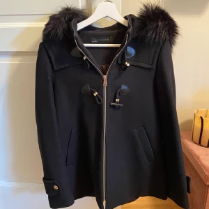 Kappa - Zara - Damkappa från Zara, stl Small. Kappan är i fint skick! 