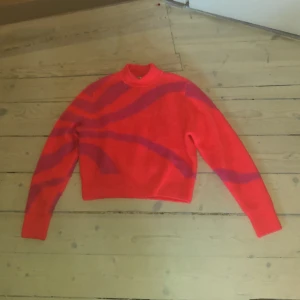 Fin ny tröja från ZARA - Superfin tröja från ZARA som aldrig är använd, inte prislappen kvar för att trodde jag ville ha den när jag testade den.