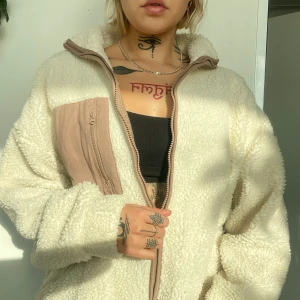 Jacka i teddy - Mysig jacka/tröjja i teddytyg