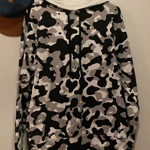 Hugo boss hoodie - Hoodie i nyskick, nypris ca 800