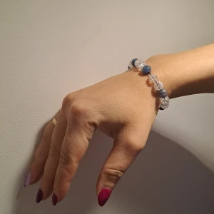 Ädelstens armband (blå) - Armband. Hand - made av riktiga ädelstenar, därav priset.