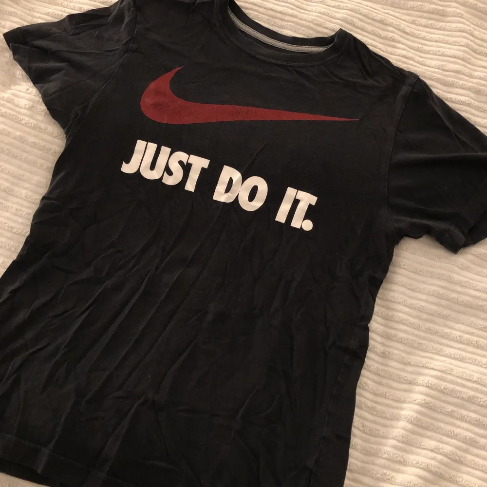 Unik Vintage Nike ”Just do it” T-shirt från 00-tal. Strlk S. T-shirts.