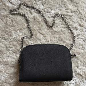 Black crossbody purse from HM