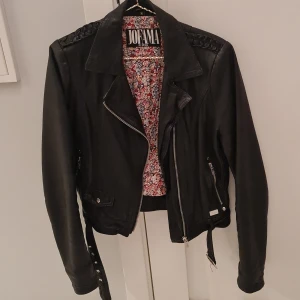Skinnjacka JOFAMA - Läcker skinnjacka från Jofama, modell av Kenza 🌺  1500 kr plus frakt på 100 kr 🌺