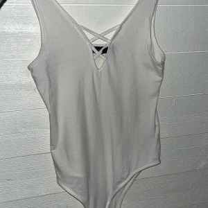 en fin vit body  - en fin vit body 