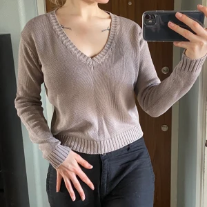 Tröja - Jättefin tröja från brandy melville som jag knappt använt då jag har flera liknande, så den är som ny <3