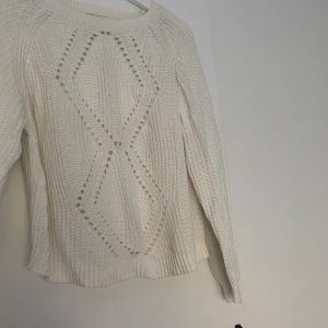 Stickad tröja - Stickad tröja