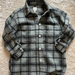 HM shacket - Green and black H&M shacket. Size medium