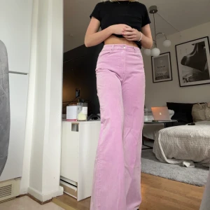 Rosa Manchesterbyxor  - Rosa Manchesterbyxor från H&M, använda 1 gång. 