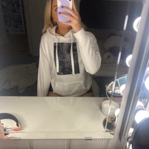 Hoodie emplece - Jötte fin Hoodie från emplece. Använd 1 gång. Köpt för 650kr❤️ 