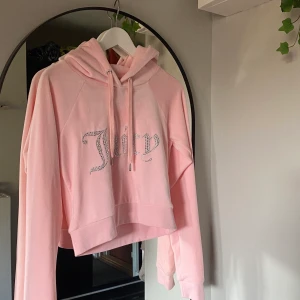 Juicy couture  - Helt ny endast testad, tog bort lappen innan jag hade bestämt mig. Mjuk och mysig.