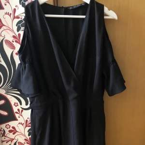 Jumpsuit Zara strl L - Använd ett fåtal ggr