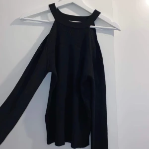 Off shoulder tröja  - Off shoulder tröja i nyskick