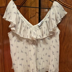 Ganni topp - Jättefin topp från Ganni i storlek 36. Knappt använd. Nypris: 1000 kr