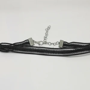 Halsband, choker  - Choker i bra skick.  Bara att kontakta mig om man har några frågor ☺️ Betalning via swish direkt till mig eller genom plick. Frakt: 15 kr. Betalar man via plick gäller fraktkostnaden nedan 👇🏼