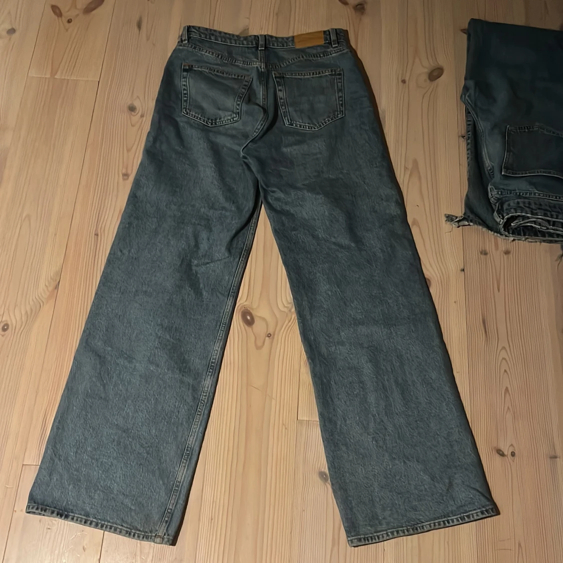 Monki byxor storlek 32 längd och midja - 90