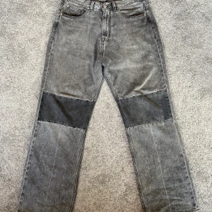 Our legacy third cut - TRADE MOT ANDRA BYXOR Our legacy third cut helt nya size 32 Oversized, fetaste thirdcut/ our legacy byxorna Gråa/svarta Meetup uppsala/stkhlm Frakt 99kr Skriv för frågor