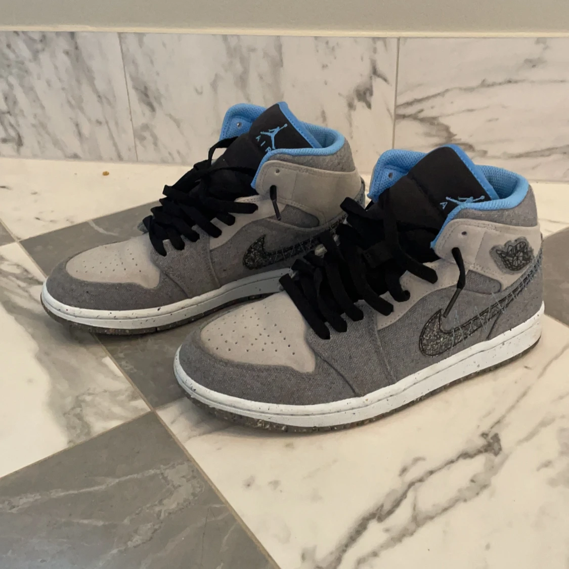 Jordan 1 Mid "Crater Grey University Blue" - 90