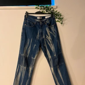 Our legacy jeans - Our legacy extended third cut jeans ”bleached”  Varje par är unikt blekta så inga ser likadana ut! Strl 32   Använda ett tiotal gånger kanske Bra skick! 