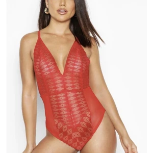 Mesh & Lace Bodysuit Strl L - Aldrig använd. Vill du ha billigare frakt (frimärken,  ej spårbart) skriv då till mig och välj ej Köp Nu. Frakt med frimärke är 35kr