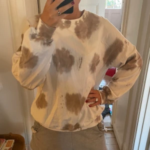 Tie dye myströja från Twist & Tango🥰 - Super mysig att ha i skolan eller hemma, mycket fint skick. ❤️❤️ Storlek: M 