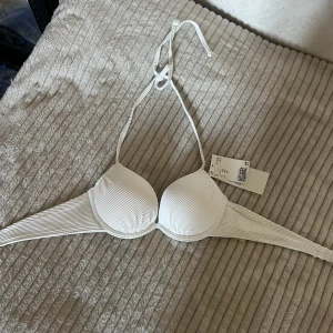 Bikini bh push up  - Ny bikini bh i storlek 75A - push up.  Köpare står för frakten 🍂🥰