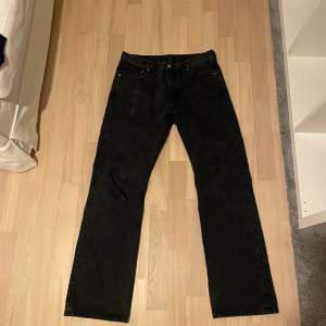 Svarta Hope Rush jeans. Använda ca 2 gånger och är i mycket bra skick. Nypris 1500kr, säljes för 700kr. Köparen står för frakten.