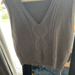 Stickad väst - Oanvänd väst