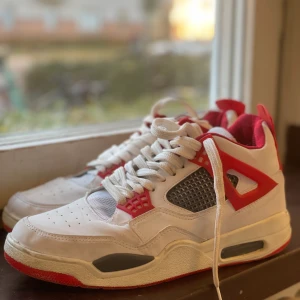 Jordan 4  - Köpta för 4000kr, säljer för 1000kr. Använt skick.