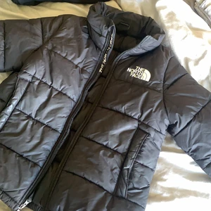 The north face jacka - En north face jacka använd en vinter säljer pågrund av att jag inte har användning för den❤️